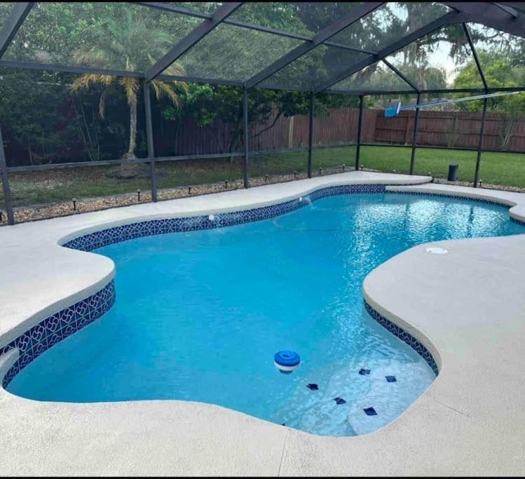 Lake Valrico'S Camelot Court With Heated Pool & Access To Private Lake Экстерьер фото