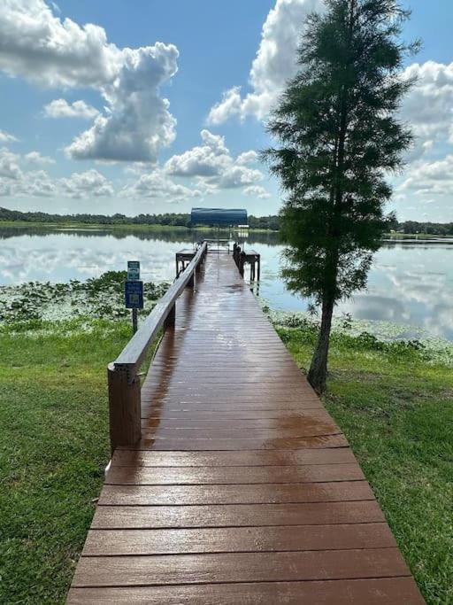 Lake Valrico'S Camelot Court With Heated Pool & Access To Private Lake Экстерьер фото